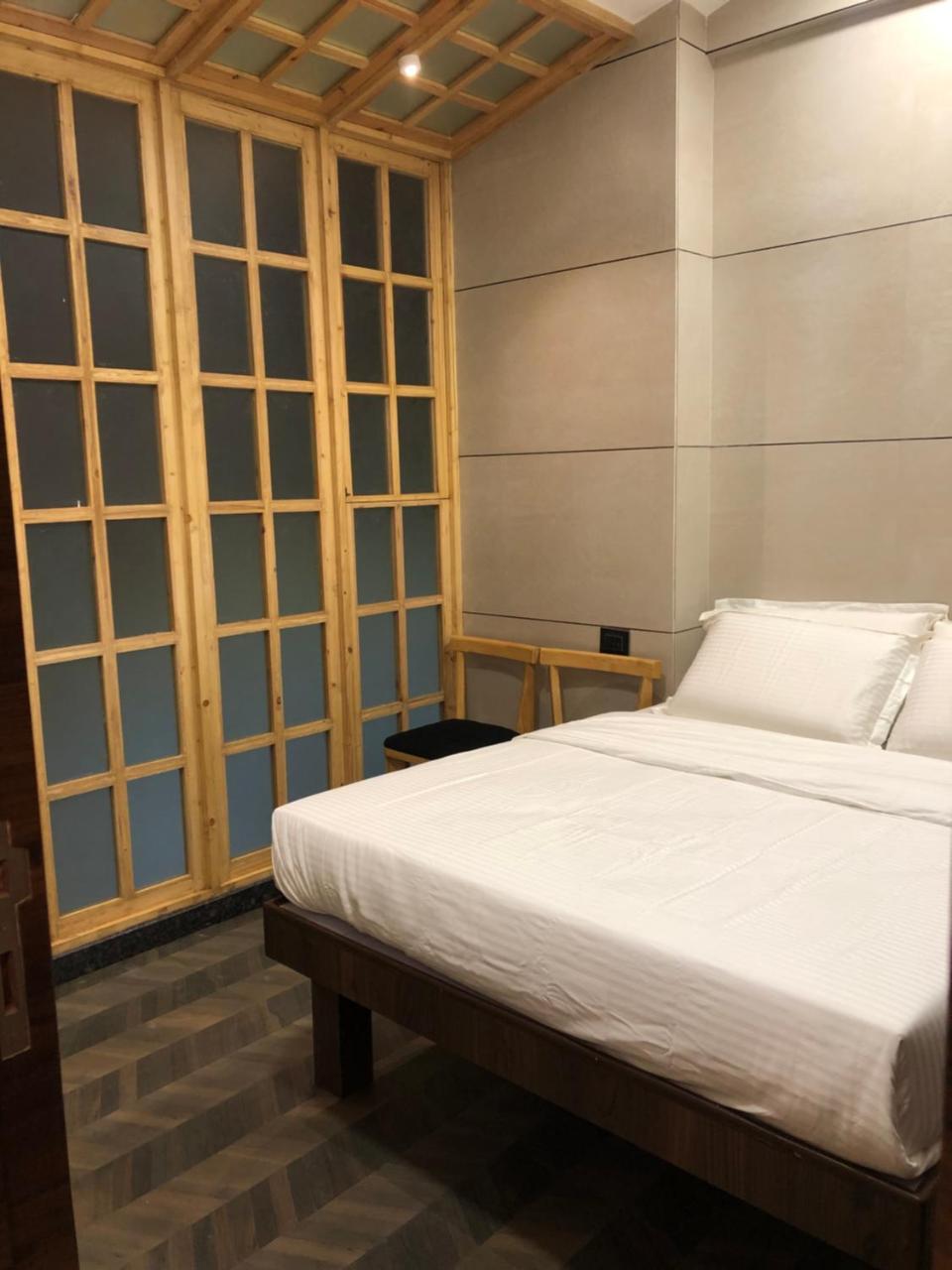 Hotel Rooms Dadar Near Station Βομβάη Εξωτερικό φωτογραφία