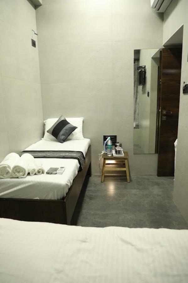 Hotel Rooms Dadar Near Station Βομβάη Εξωτερικό φωτογραφία